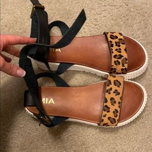 Mia sandals